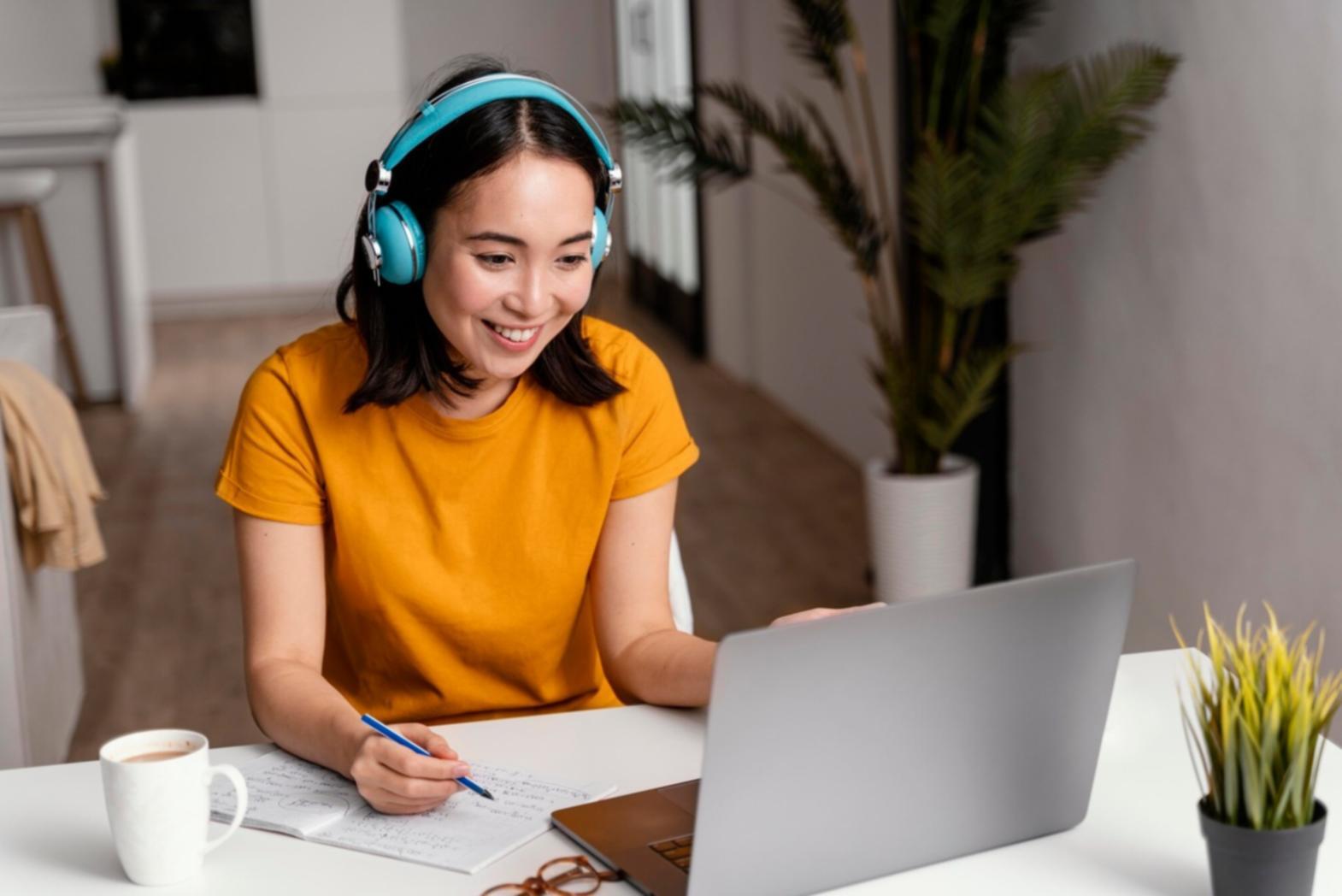 Espace de travail professionnel avec outils d'analyse financière